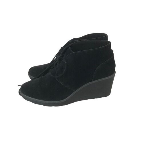 WOMEN'S CLARKS COLLECTION BLACK SUEDE WEDGE HEEL LACE-UP ANKLE BOOTS SZ 6.5 EUC! - Picture 1 of 5